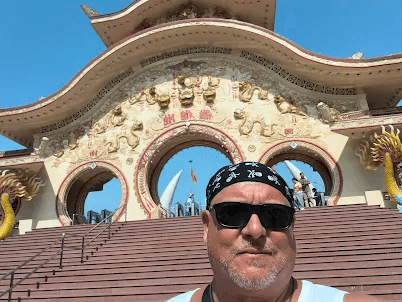 Vietnam 11. nap: Suối Tiên Theme Park – ahol a buddhizmus, a dinoszaurusz és a vízicsúszda békésen megfér